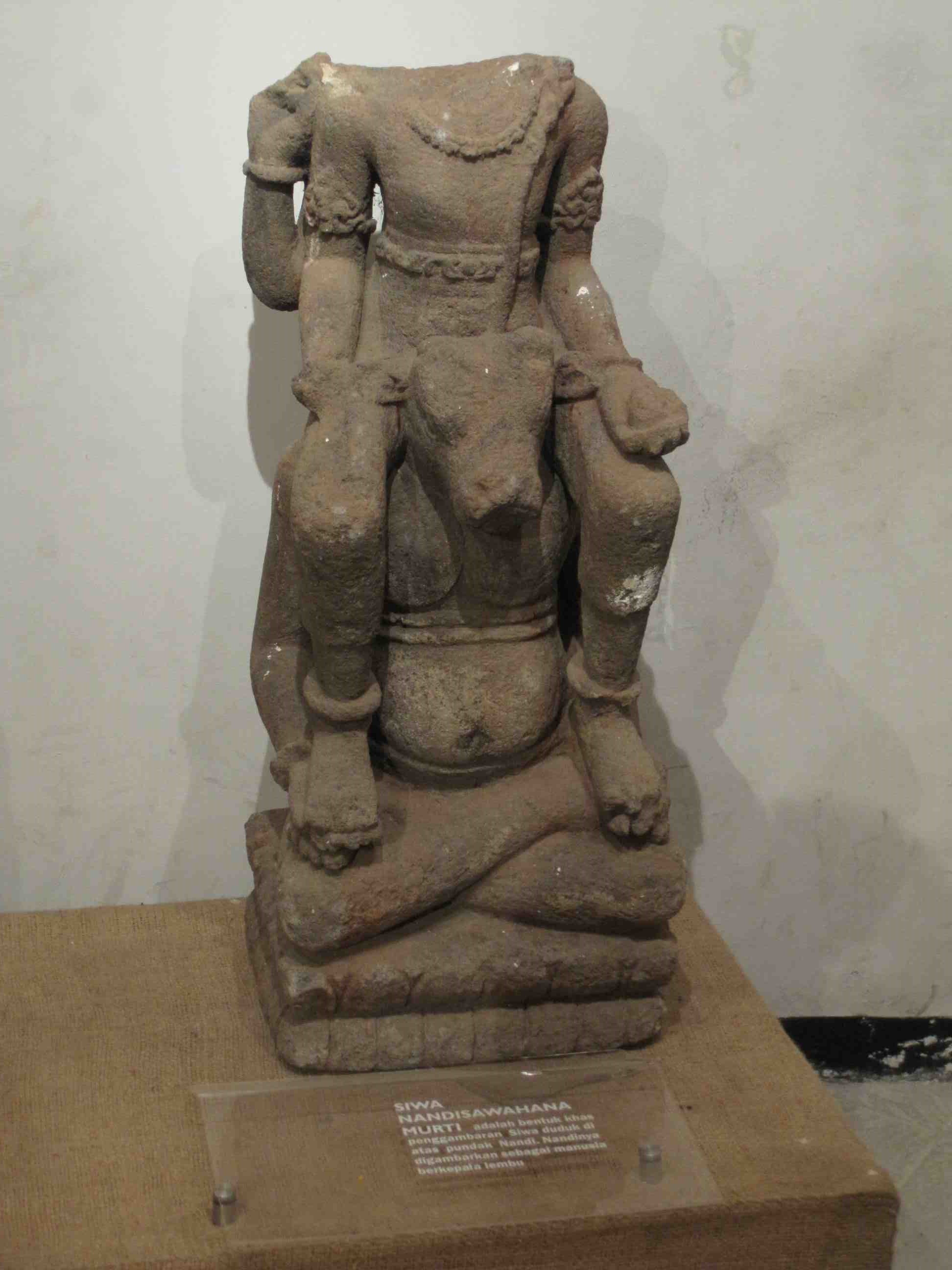 Left: Photo 05. Buddhist image at Selomerto (Candi Bogang) being conserved in 1982. Photo 06. Śiva on Nandi, Dieng Site Museum.
