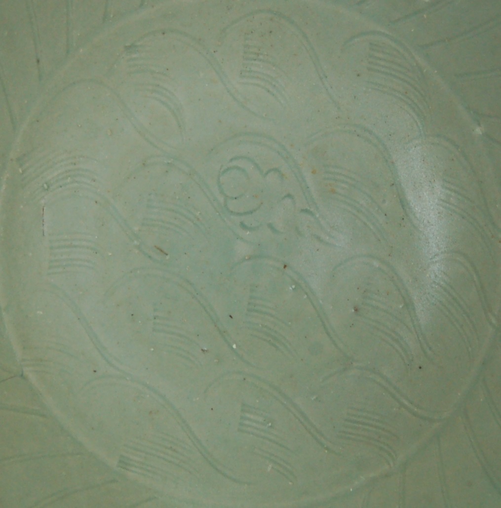 Similar incised decorations on dissimilar wares: a bowl (left) and a covered box (right).