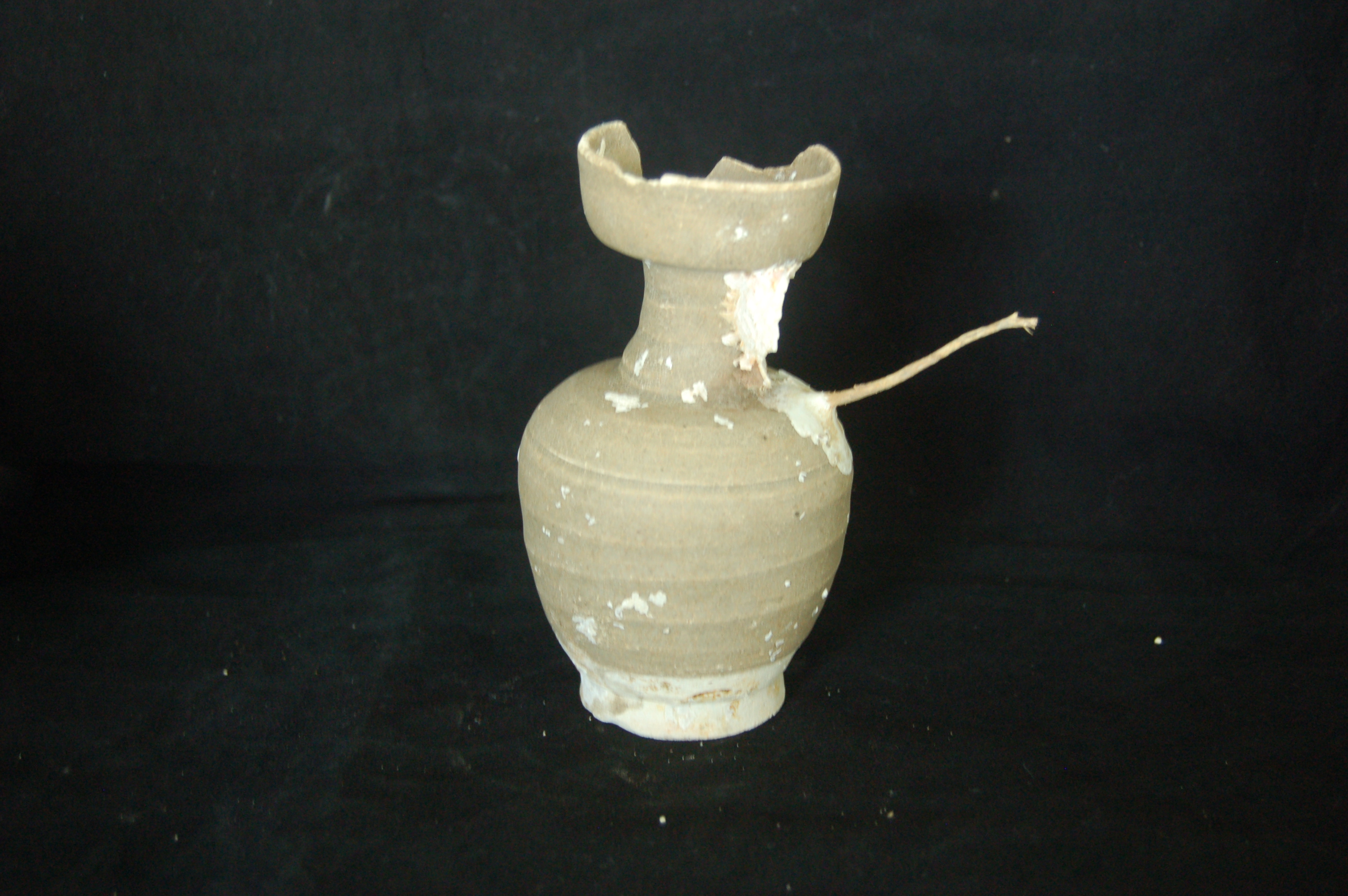 Small vase with a tapering neck and a flared cup-like mouth. The carved foot-ring is slightly flared. Diameter 8 cm, height 14 cm.